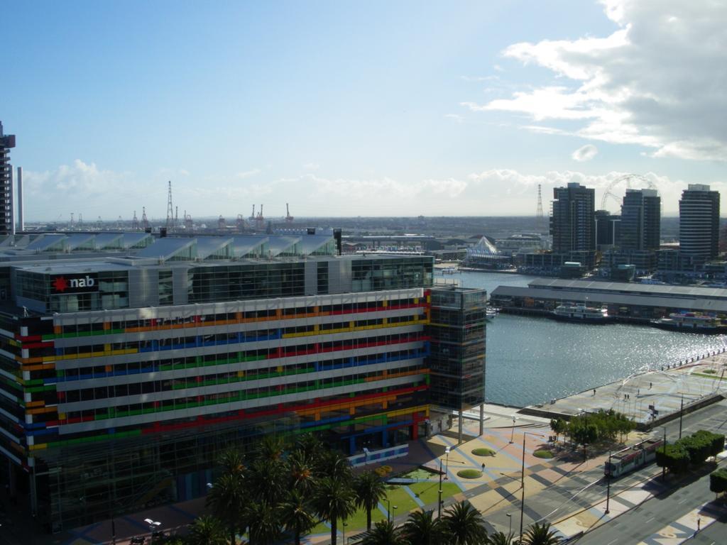 Docklands Executive Apartments - เมลเบิร์น ภายนอก รูปภาพ